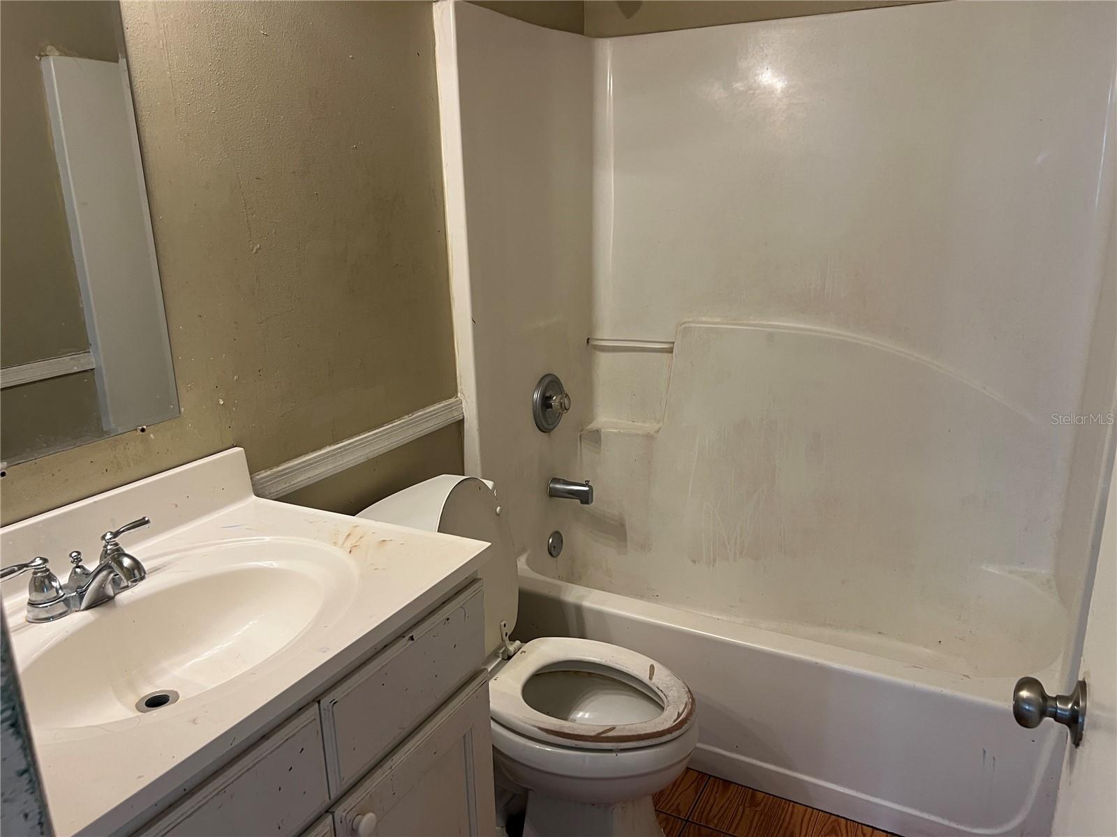1809 ELM RIDGE COURT