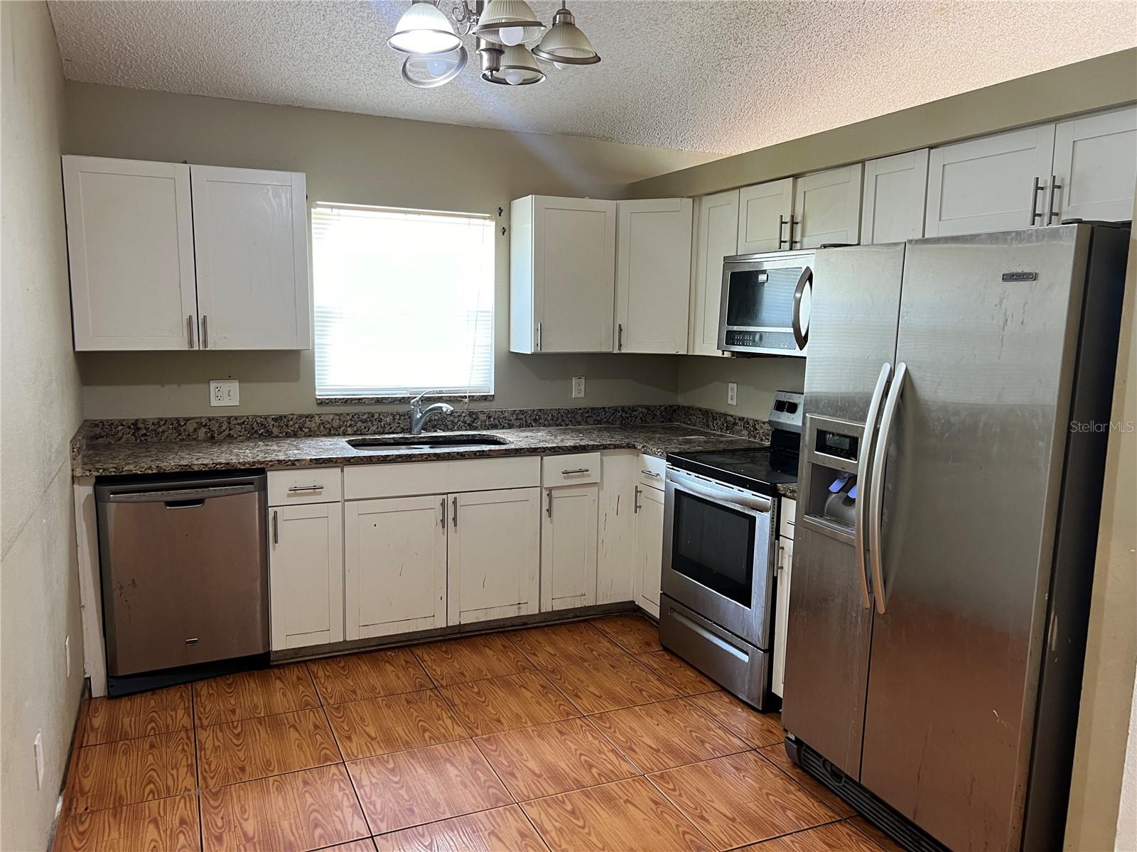 1809 ELM RIDGE COURT