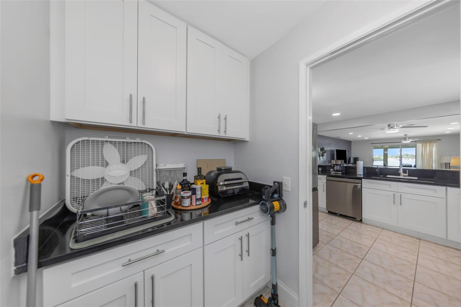 SHORE VIEW BLDG - Residential