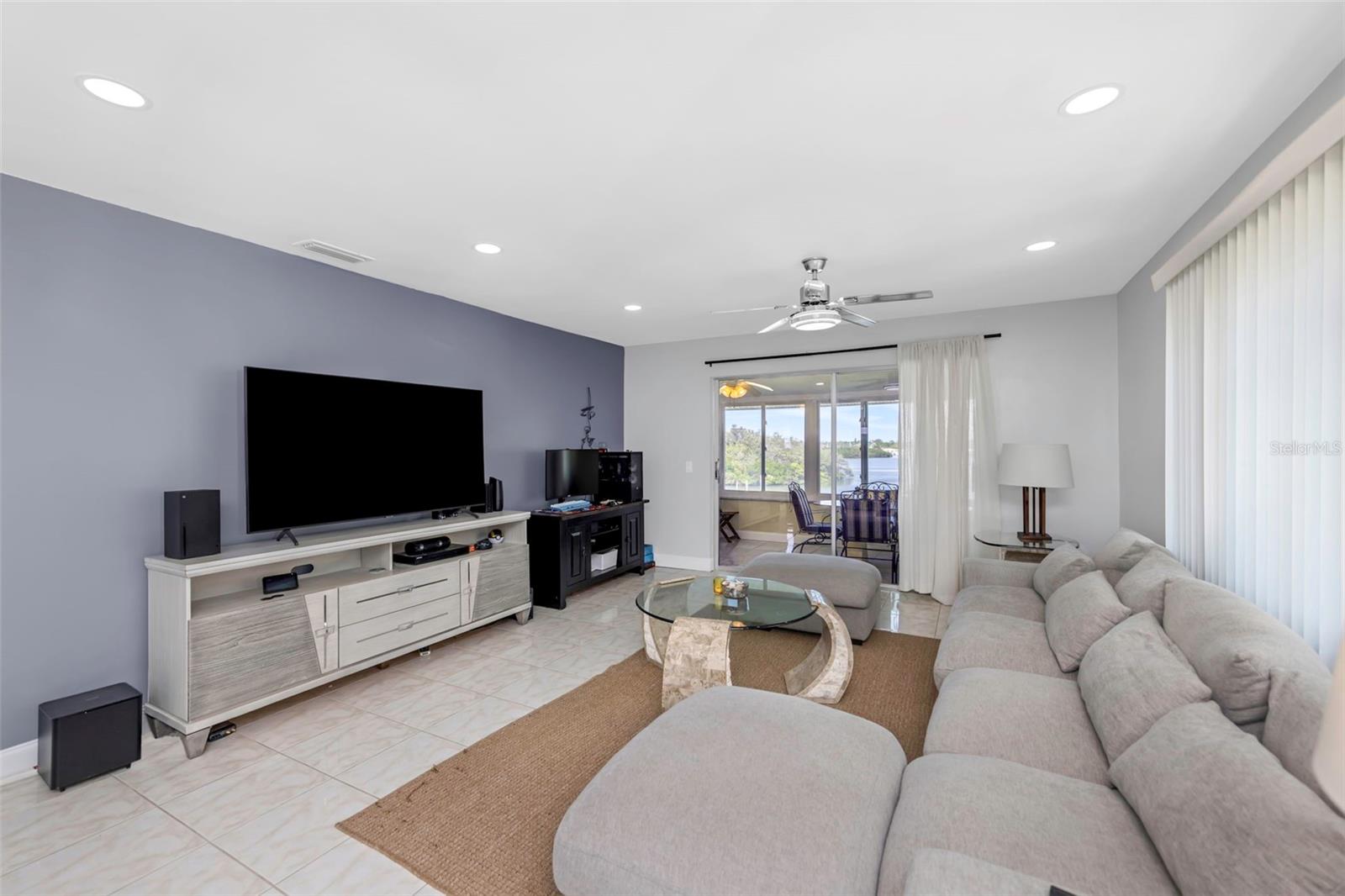 SHORE VIEW BLDG - Residential