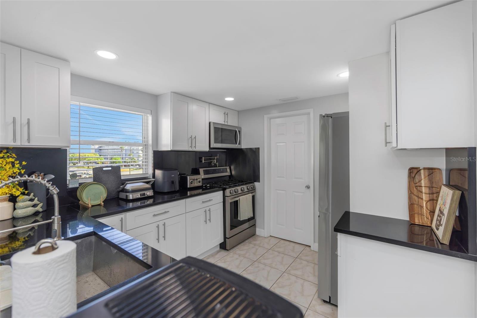 SHORE VIEW BLDG - Residential