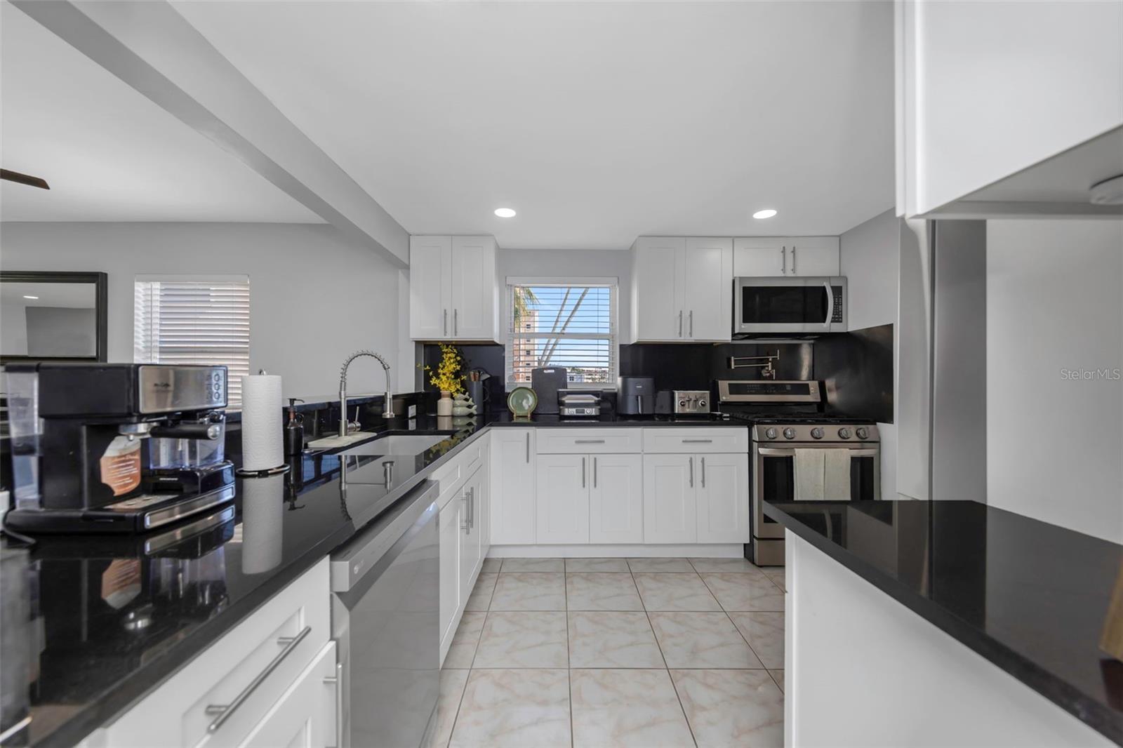 SHORE VIEW BLDG - Residential