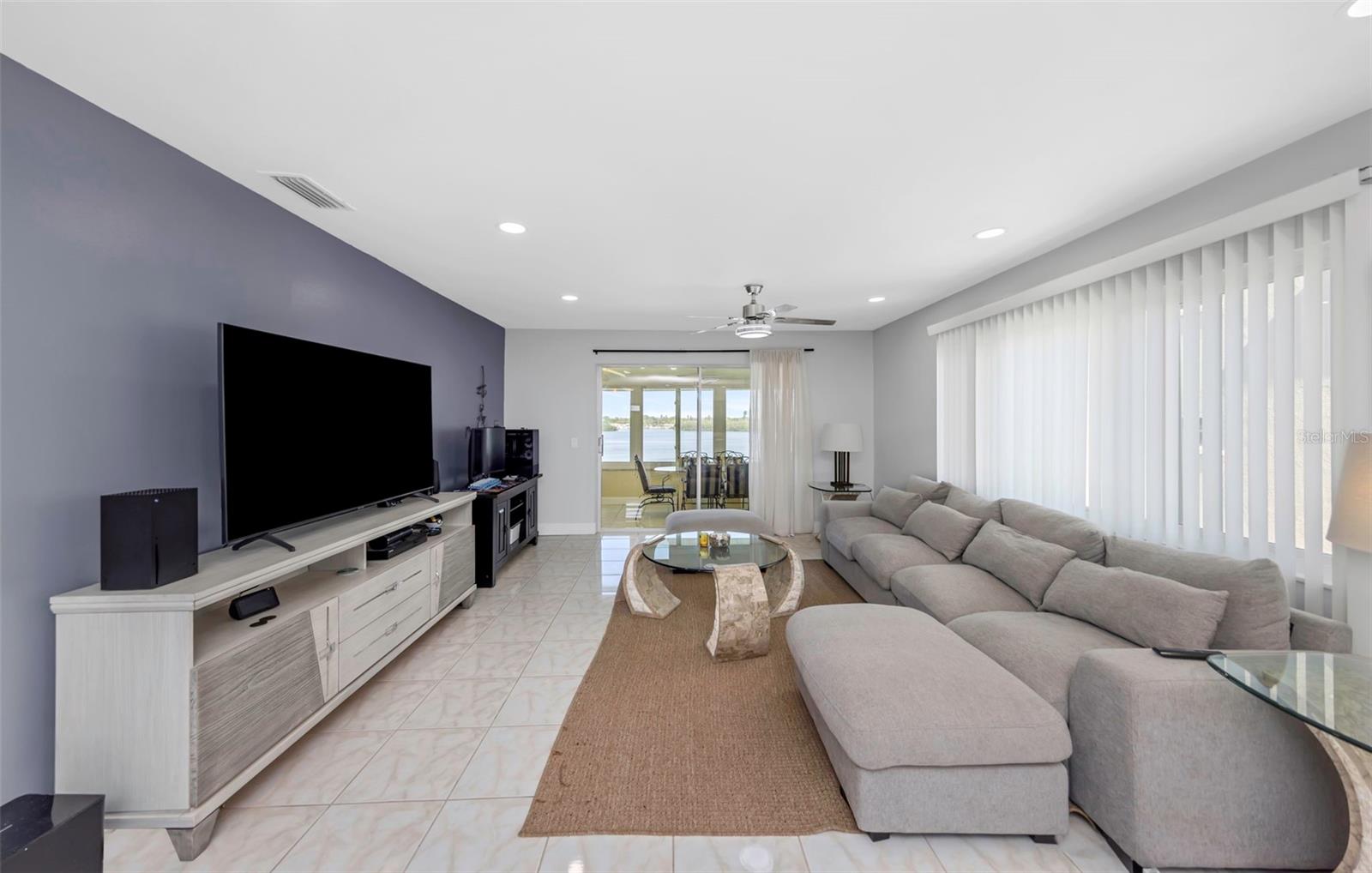 SHORE VIEW BLDG - Residential