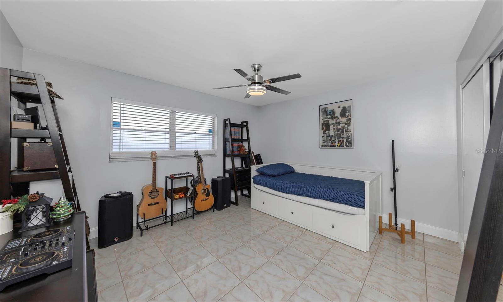 SHORE VIEW BLDG - Residential