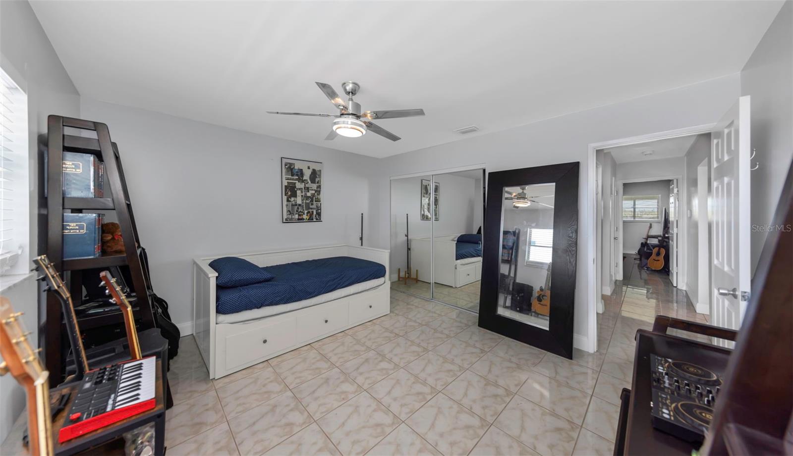 SHORE VIEW BLDG - Residential