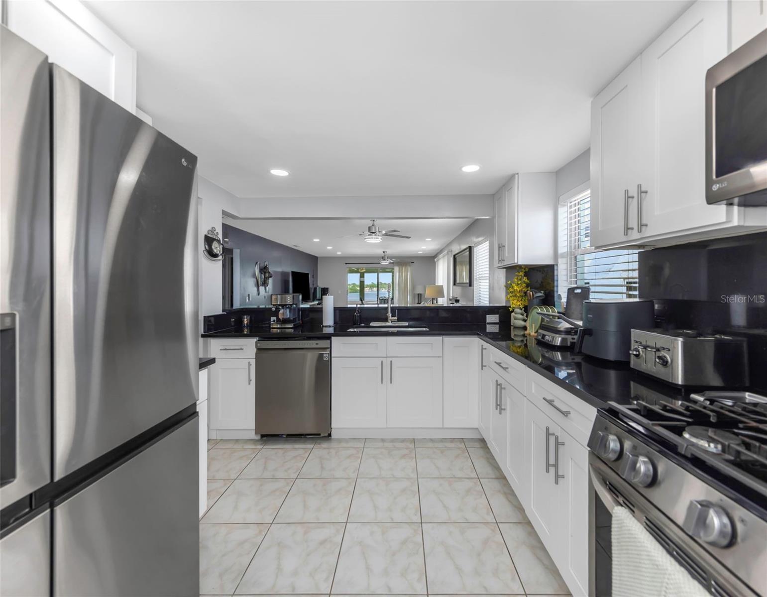 SHORE VIEW BLDG - Residential