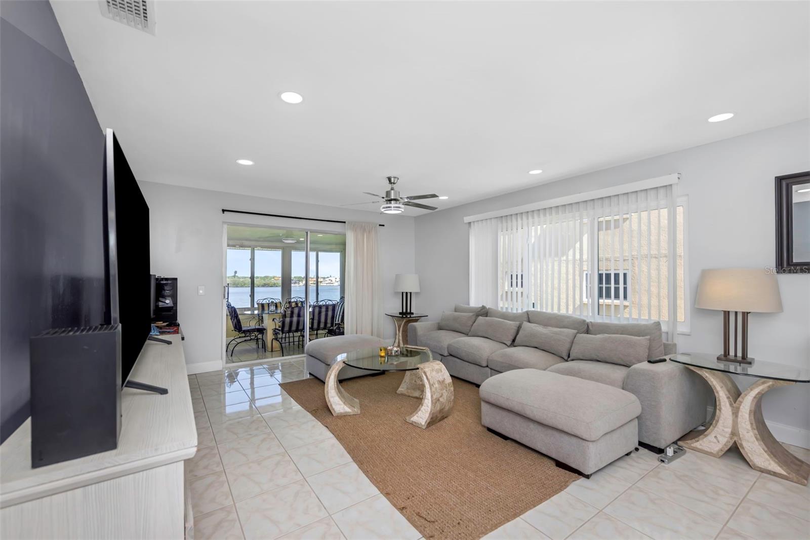 SHORE VIEW BLDG - Residential