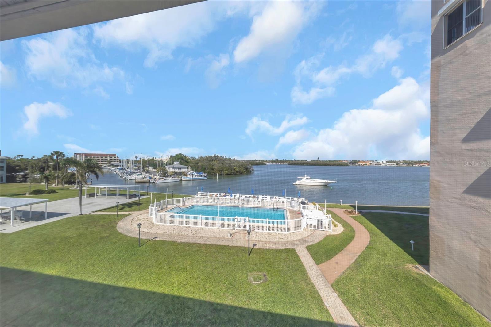 SHORE VIEW BLDG - Residential