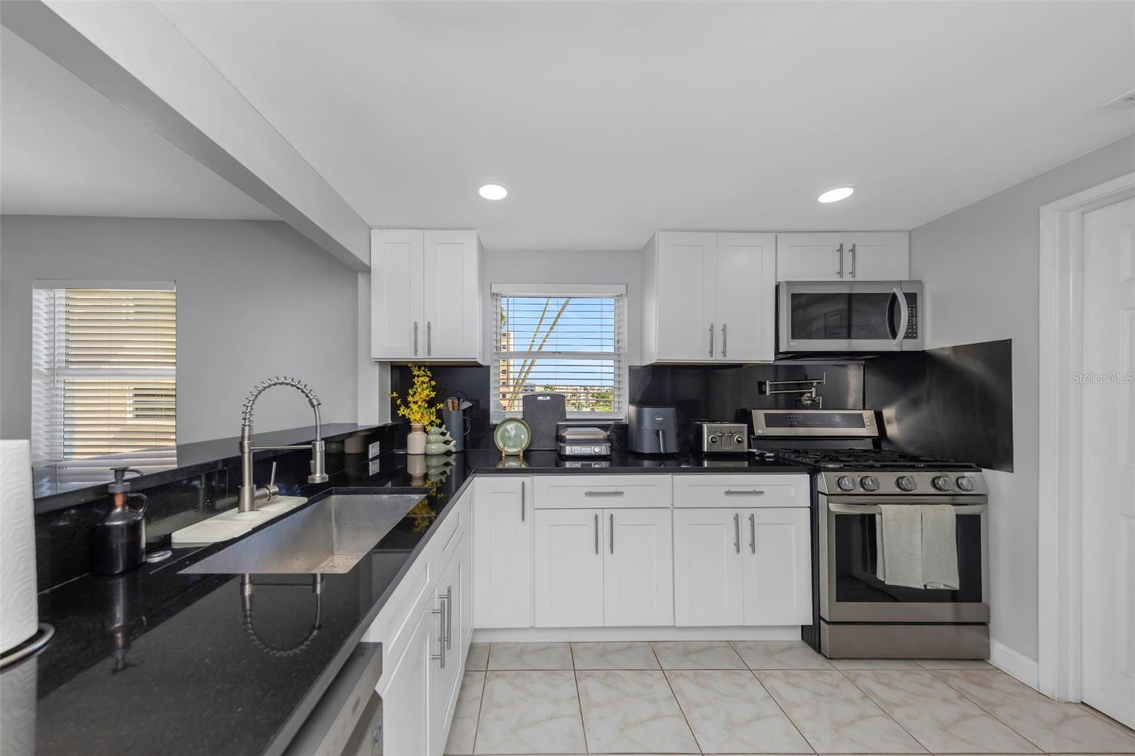 SHORE VIEW BLDG - Residential