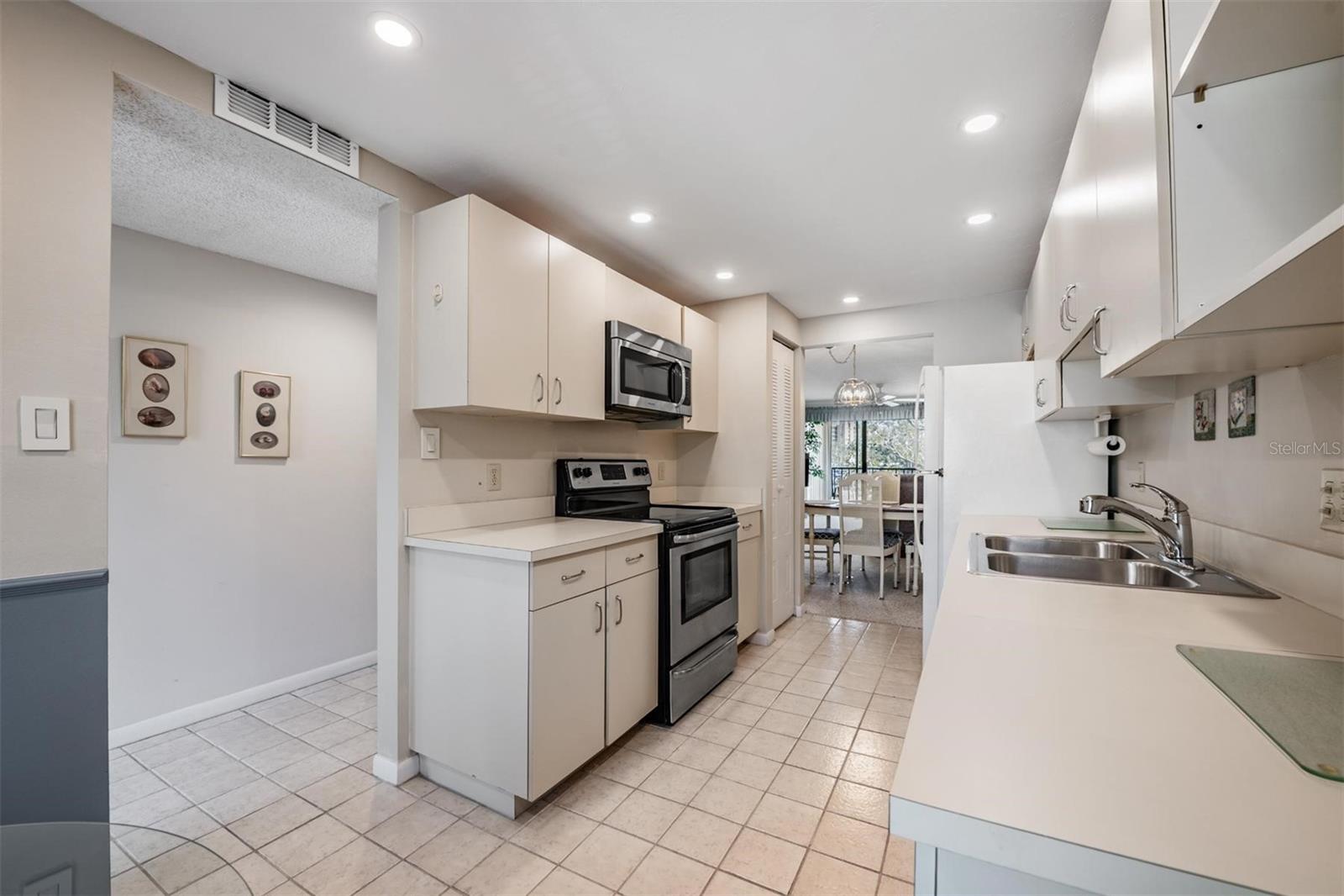 COVE CAY VILLAGE IV - Residential