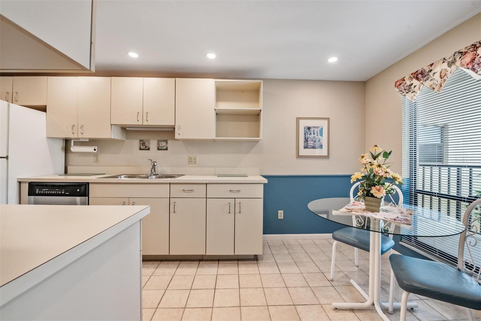 COVE CAY VILLAGE IV - Residential