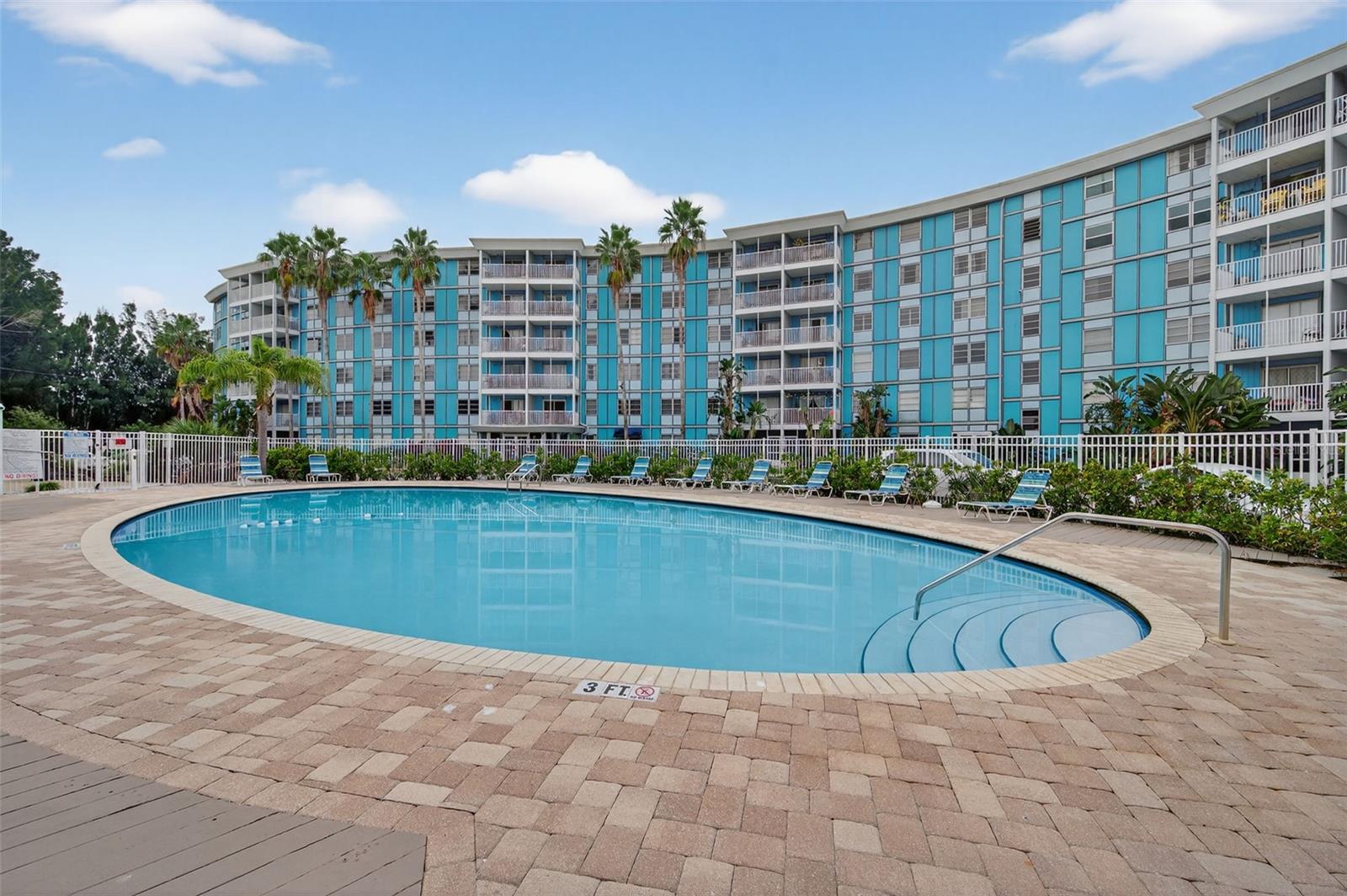 WAVE THE CONDO - Residential