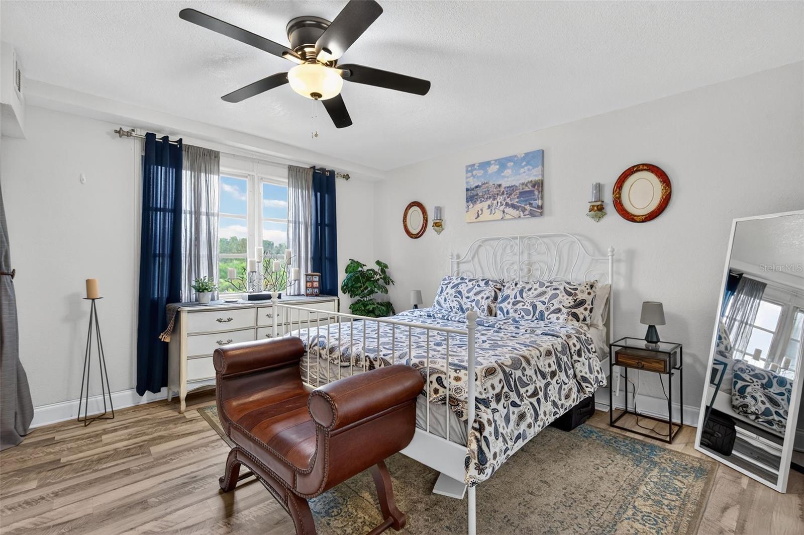 WAVE THE CONDO - Residential