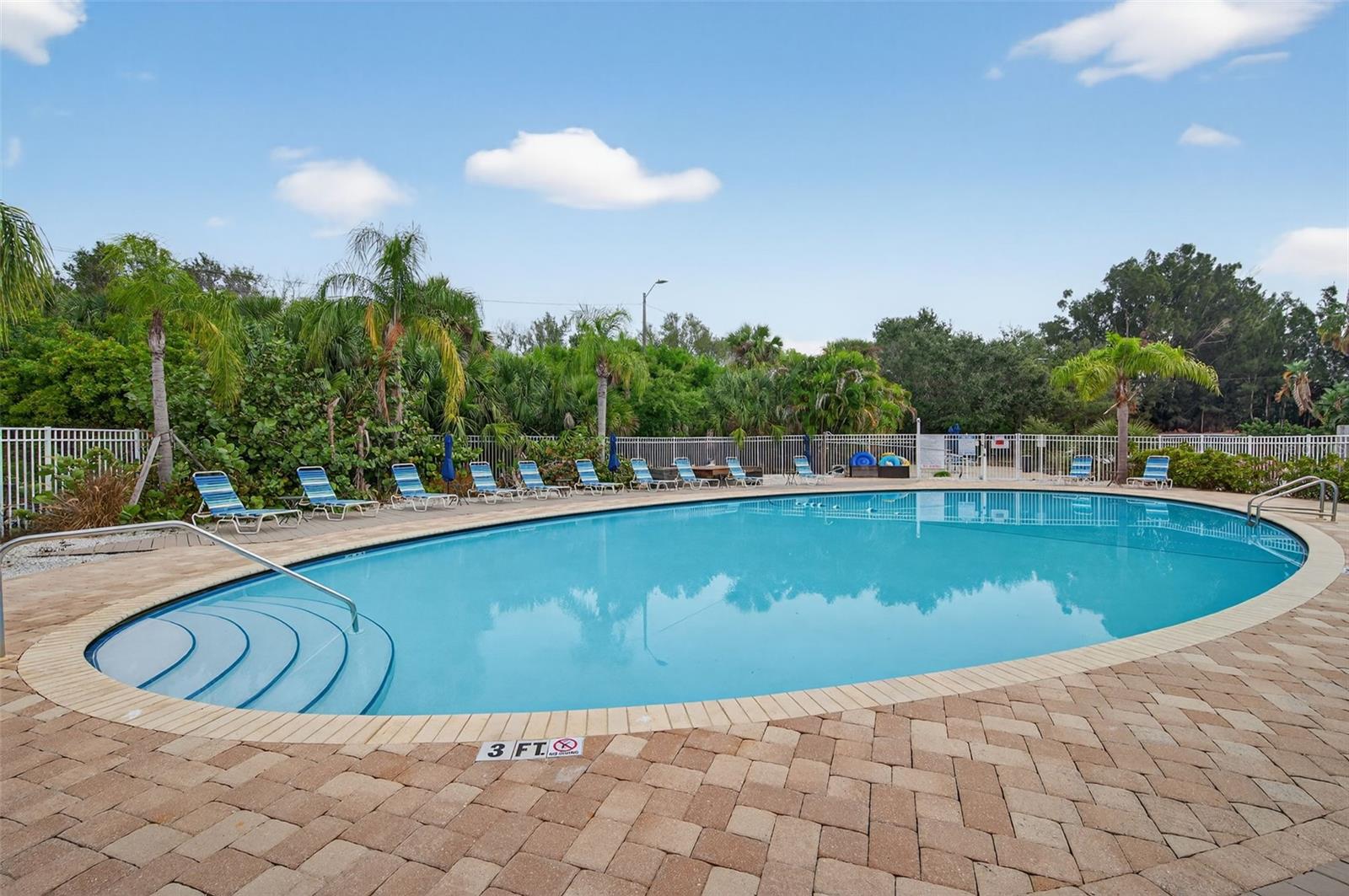 WAVE THE CONDO - Residential