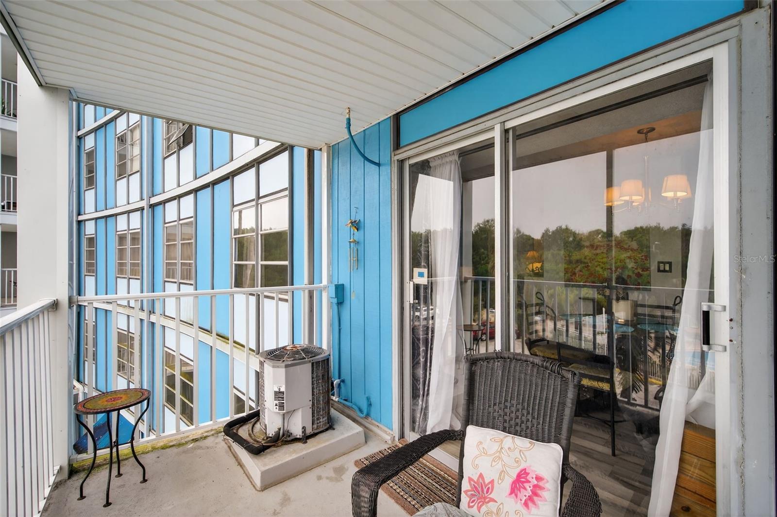 WAVE THE CONDO - Residential