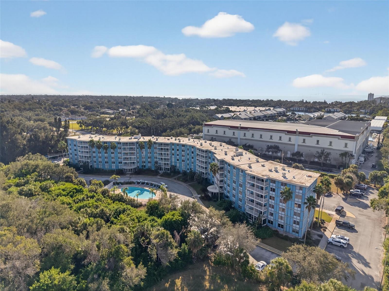 WAVE THE CONDO - Residential