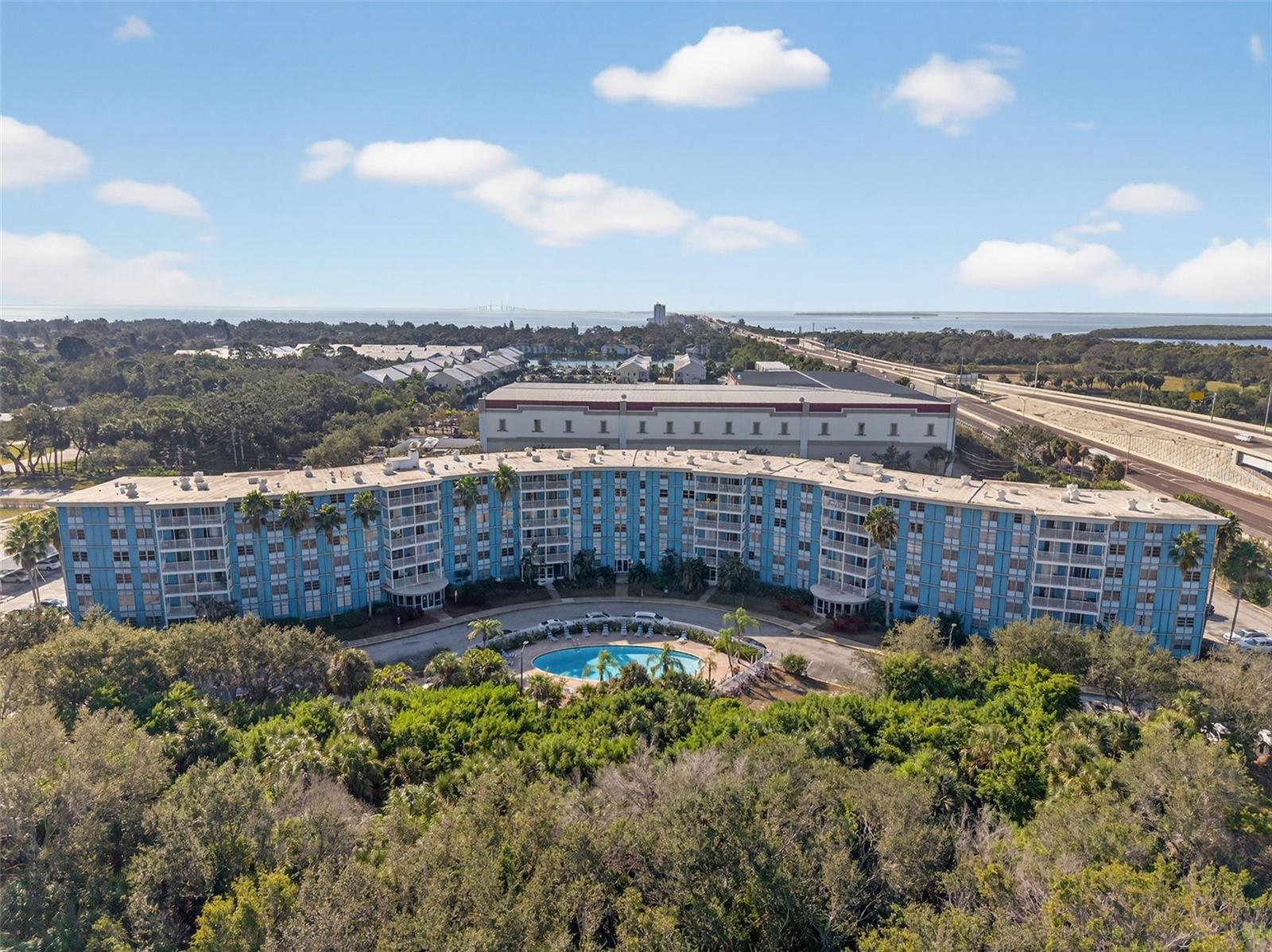 WAVE THE CONDO - Residential