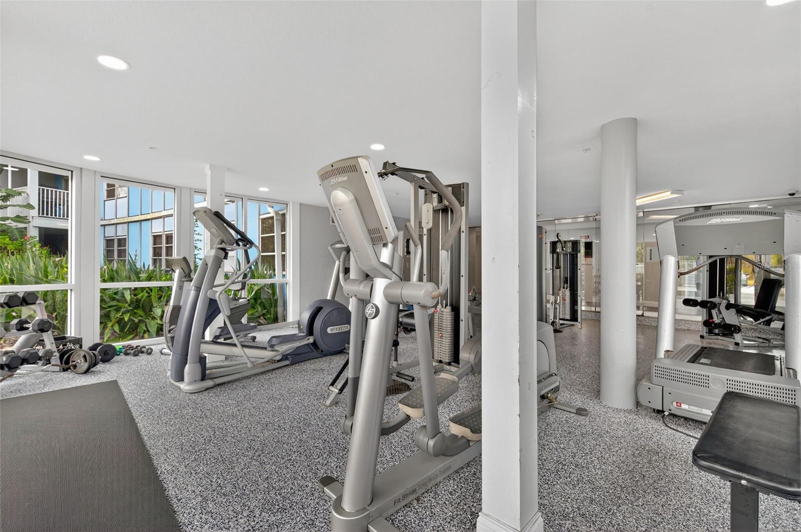 WAVE THE CONDO - Residential