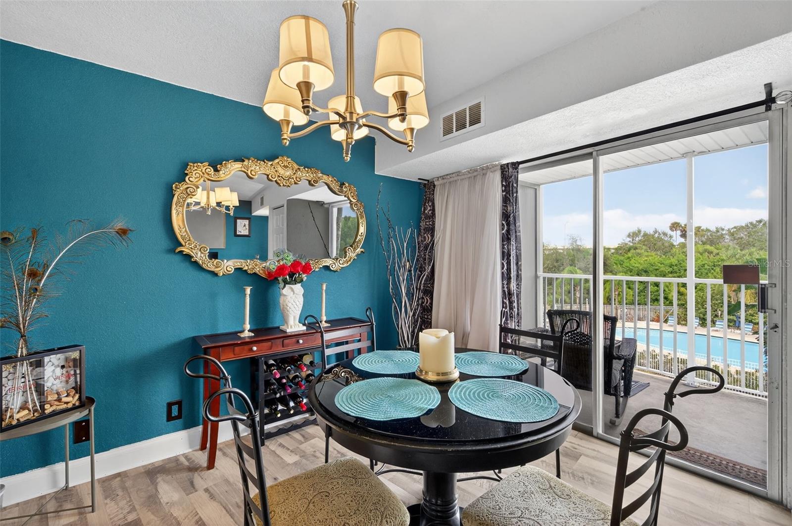 WAVE THE CONDO - Residential