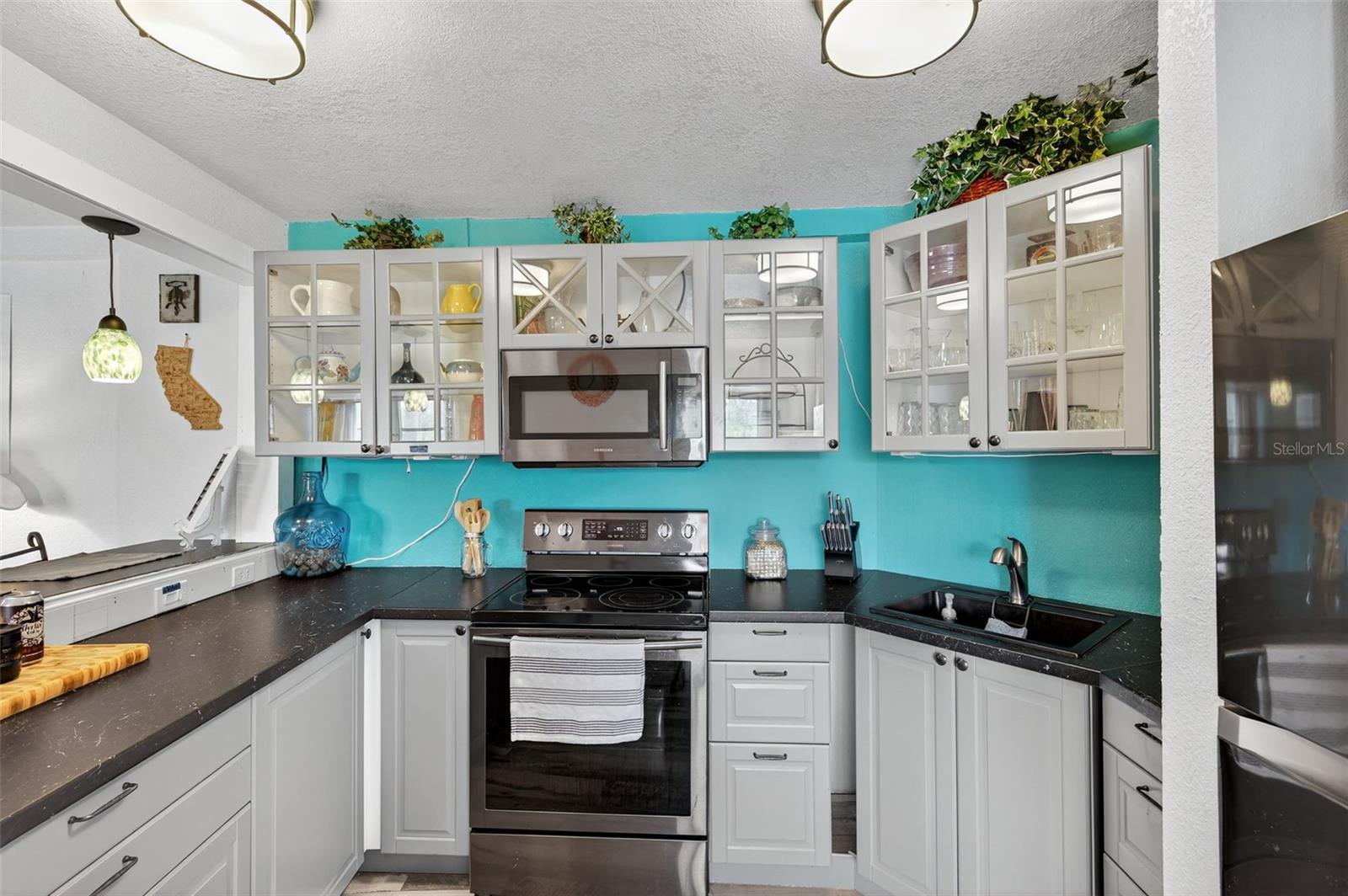 WAVE THE CONDO - Residential