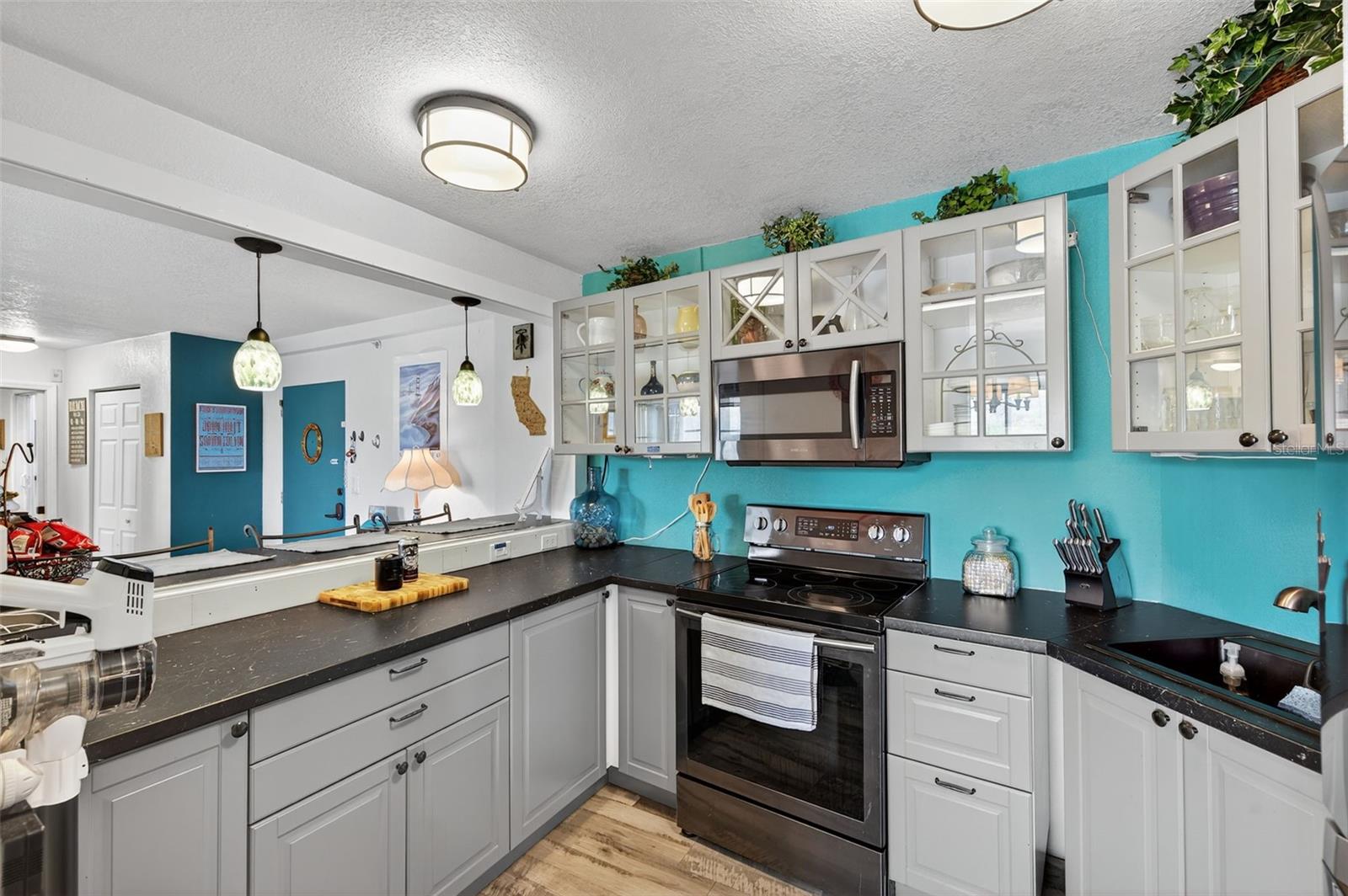 WAVE THE CONDO - Residential