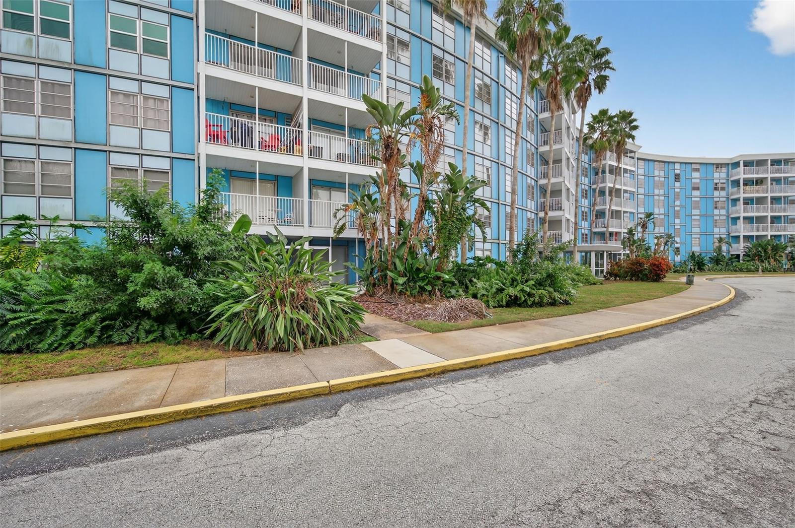 WAVE THE CONDO - Residential