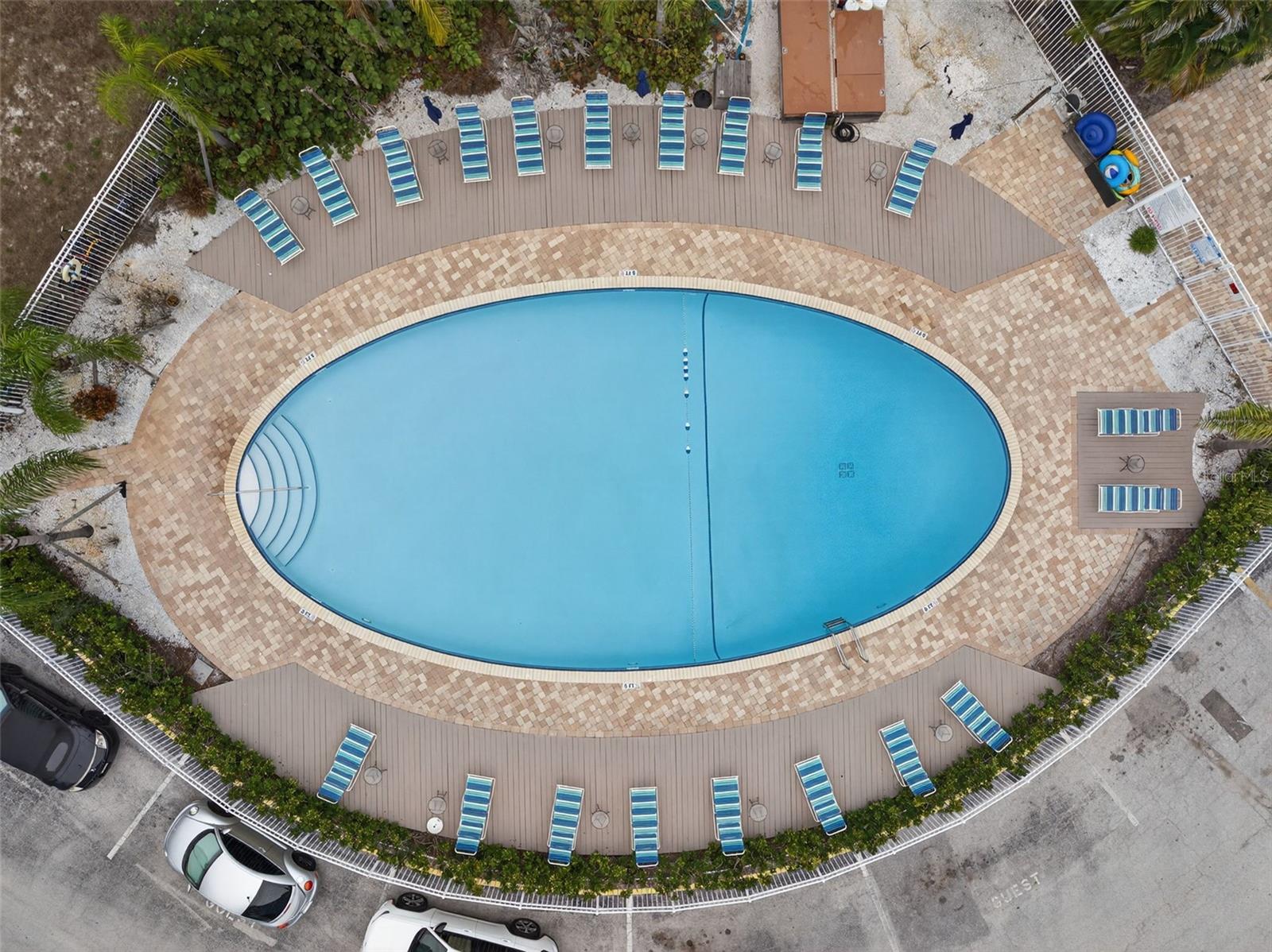 WAVE THE CONDO - Residential