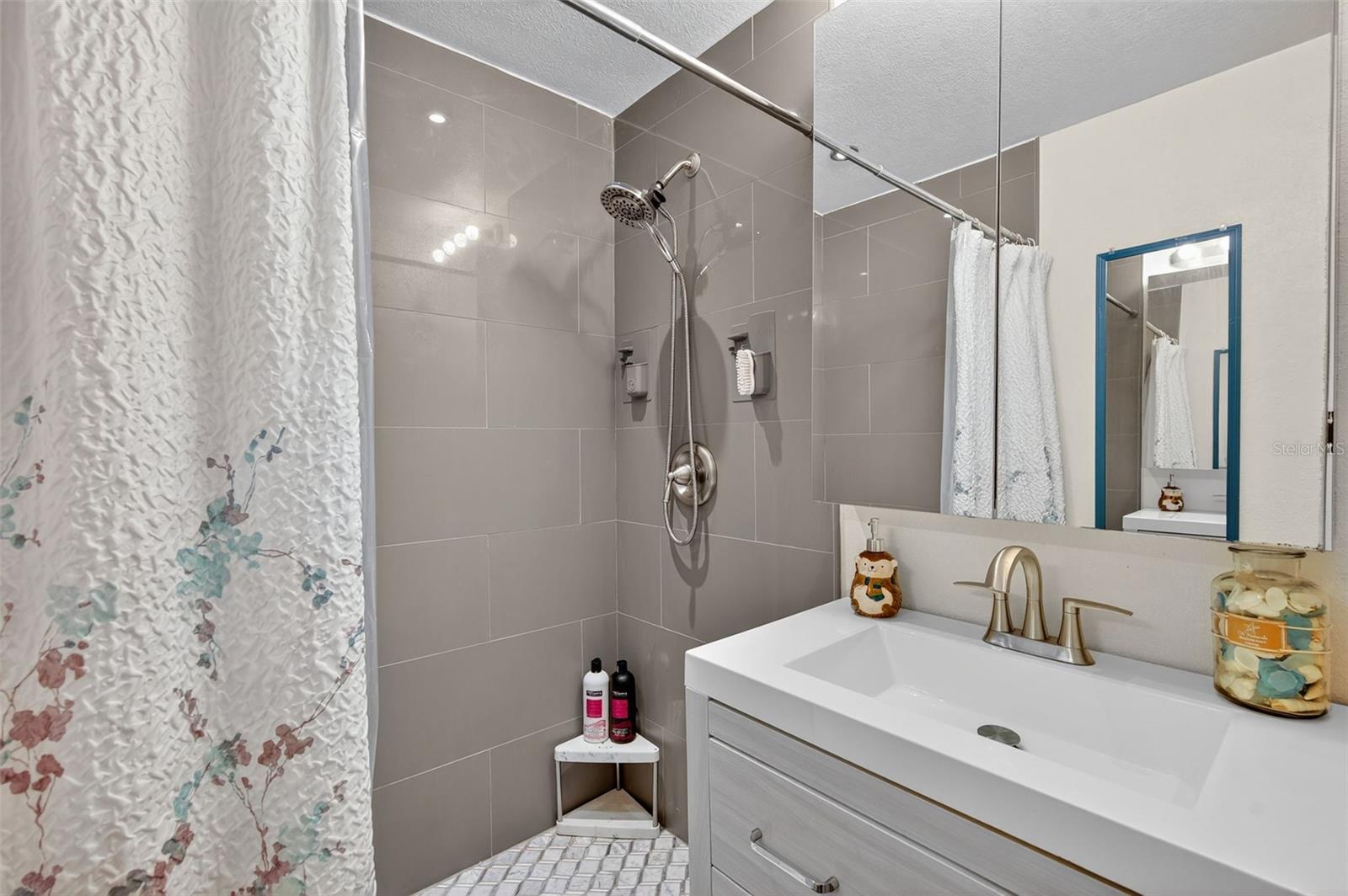 WAVE THE CONDO - Residential