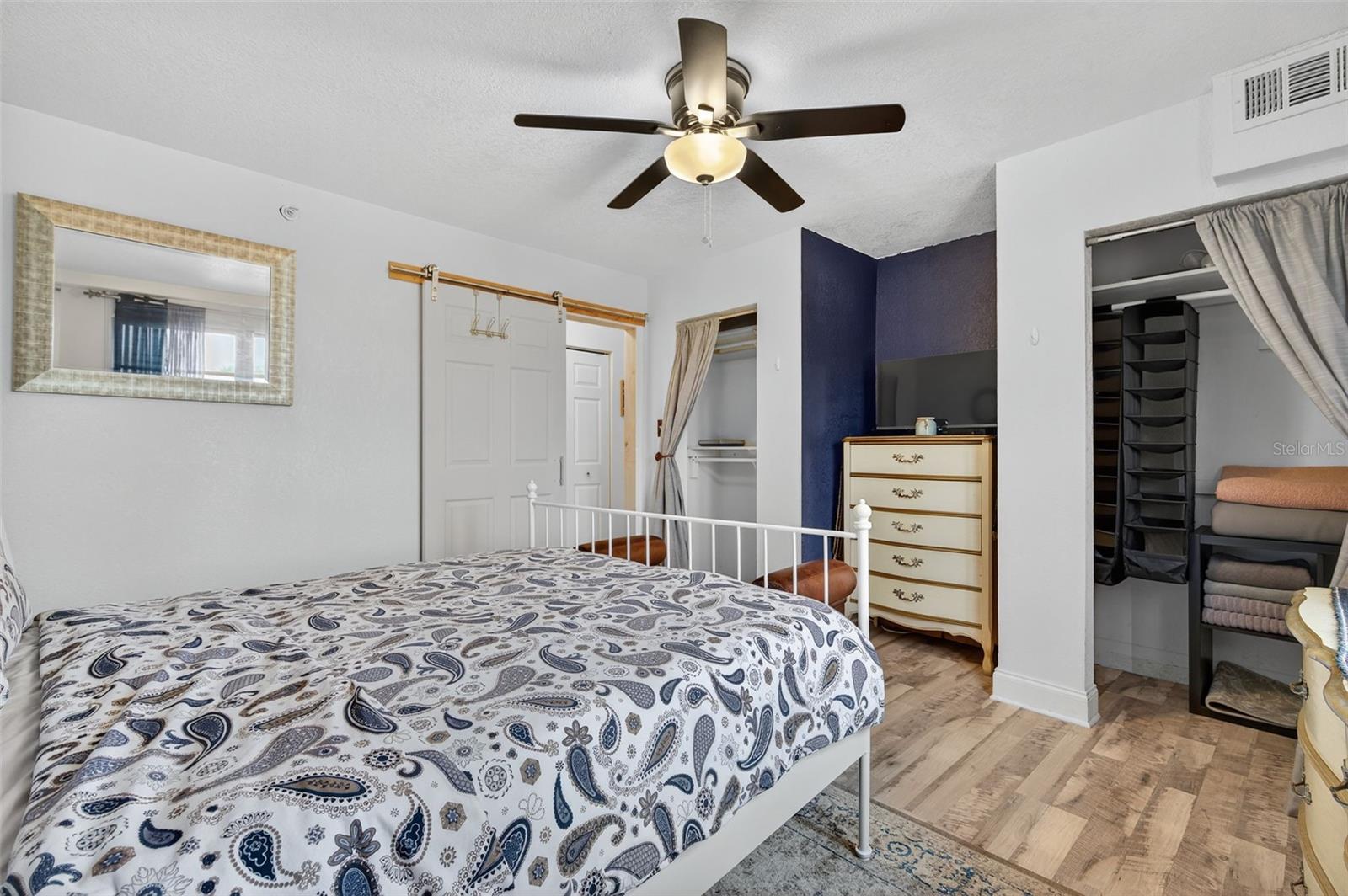 WAVE THE CONDO - Residential