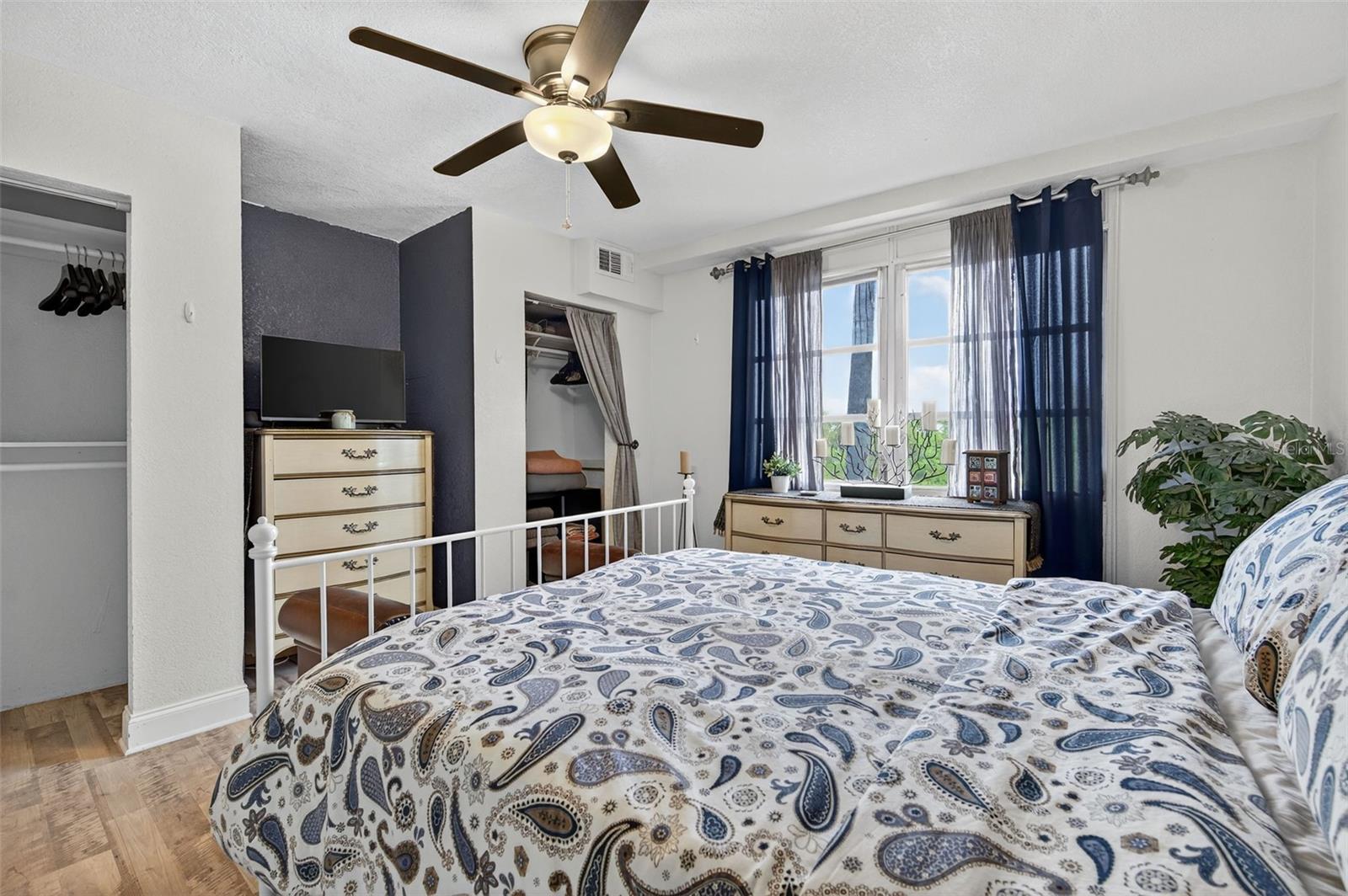 WAVE THE CONDO - Residential