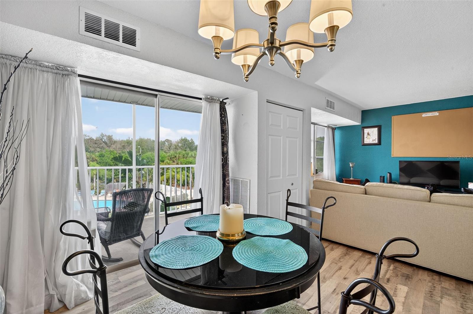 WAVE THE CONDO - Residential