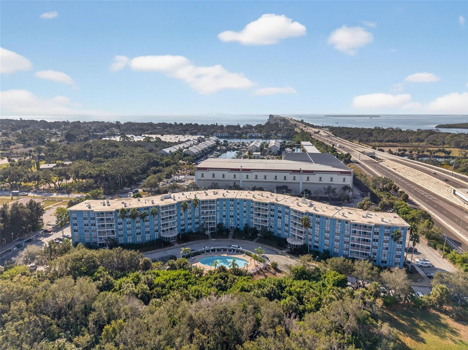 WAVE THE CONDO - Residential