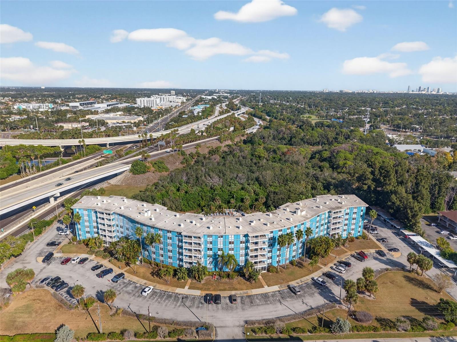 WAVE THE CONDO - Residential