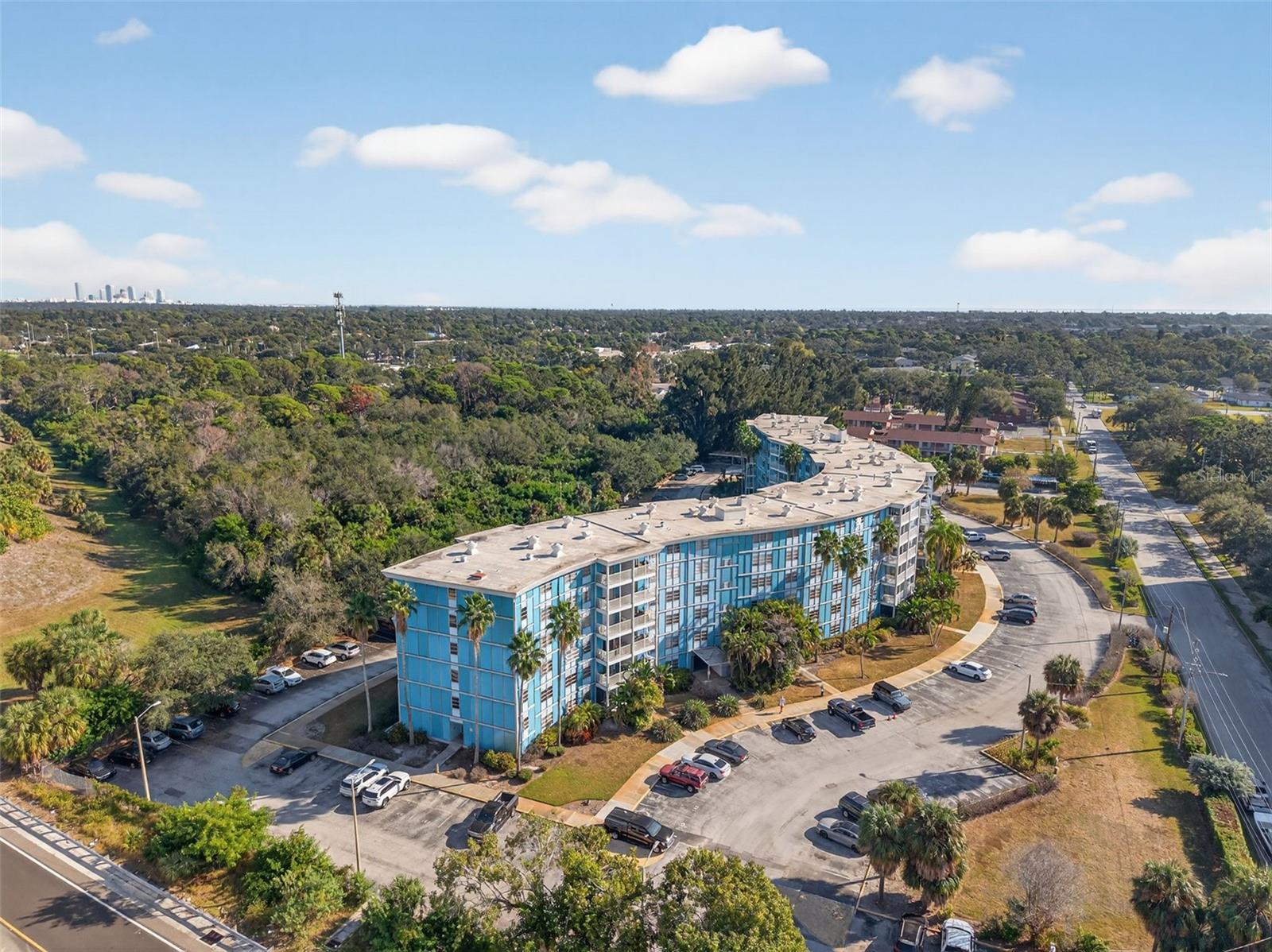 WAVE THE CONDO - Residential