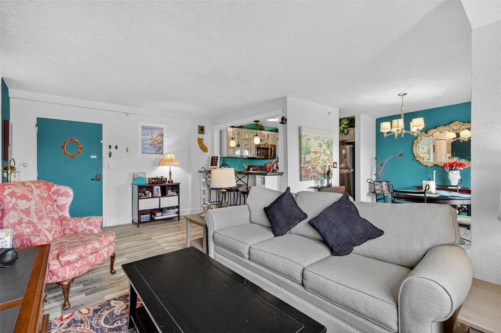 WAVE THE CONDO - Residential