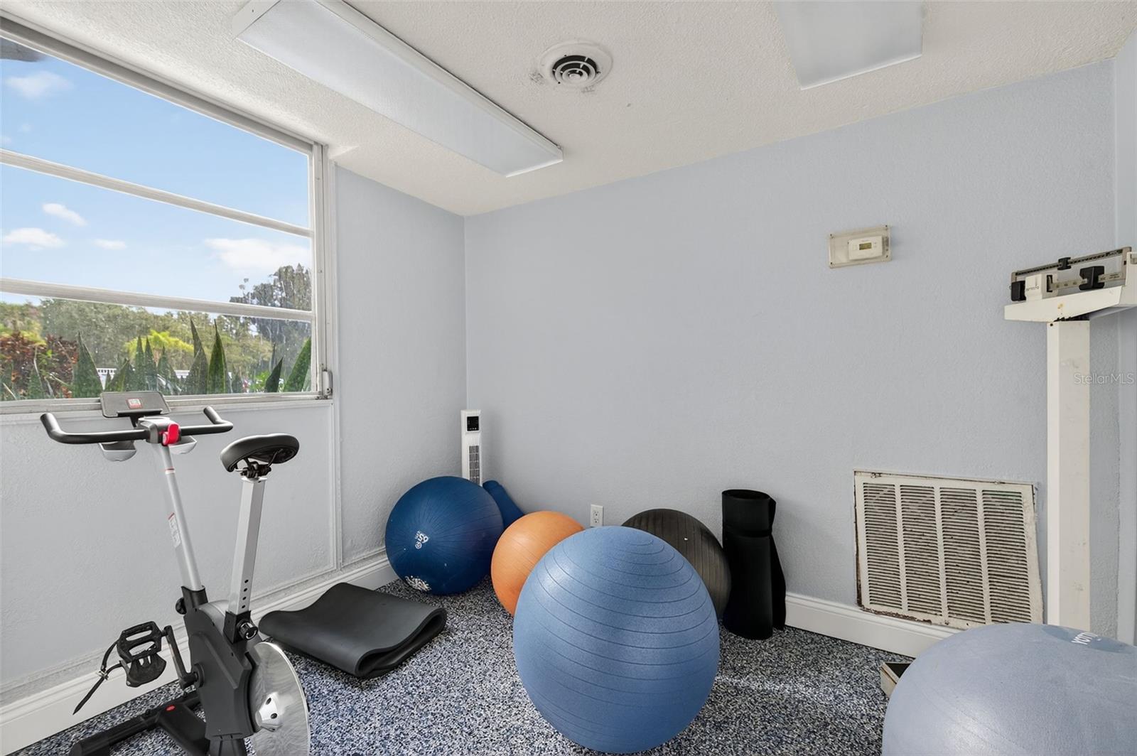 WAVE THE CONDO - Residential