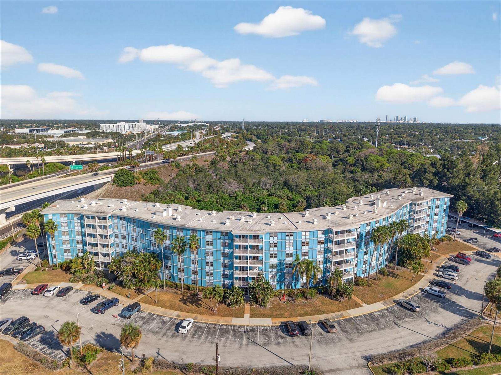 WAVE THE CONDO - Residential