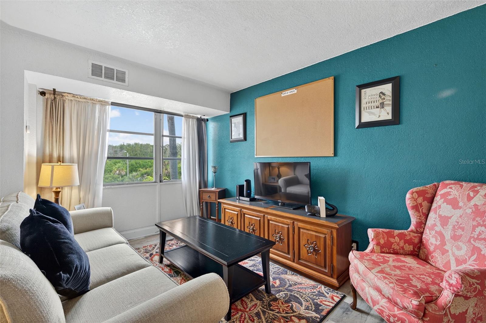 WAVE THE CONDO - Residential