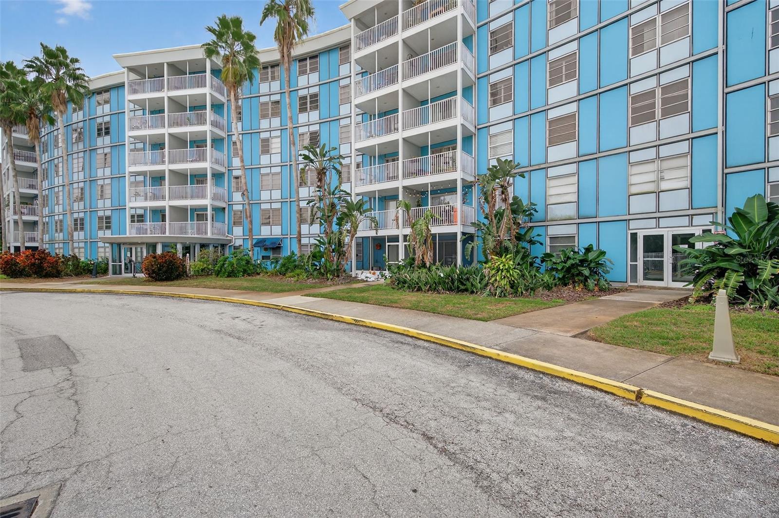 WAVE THE CONDO - Residential