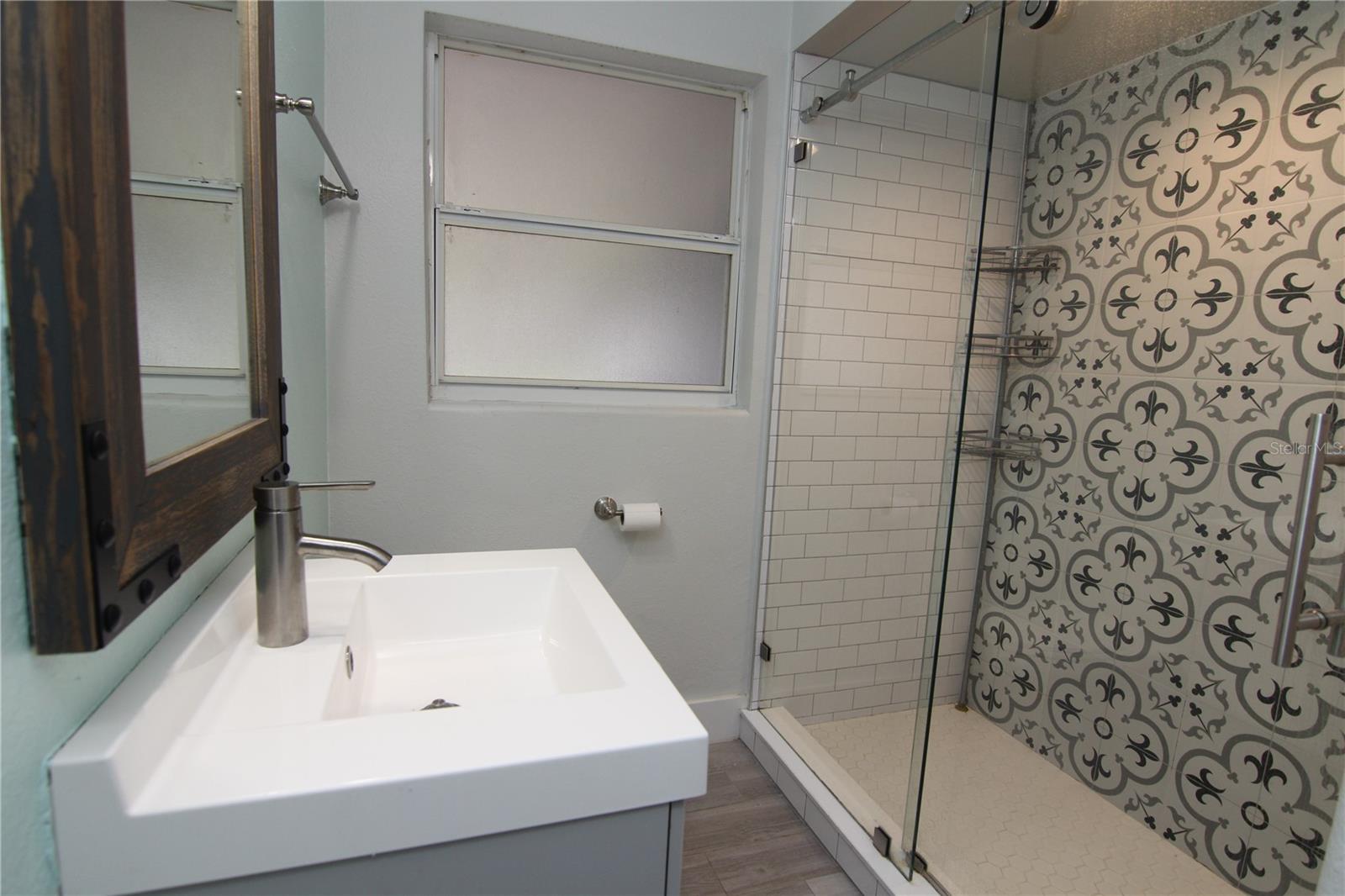 HOURGLASS HOMES - Residential Lease