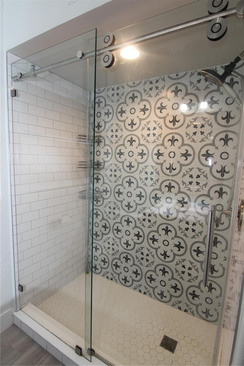 HOURGLASS HOMES - Residential Lease