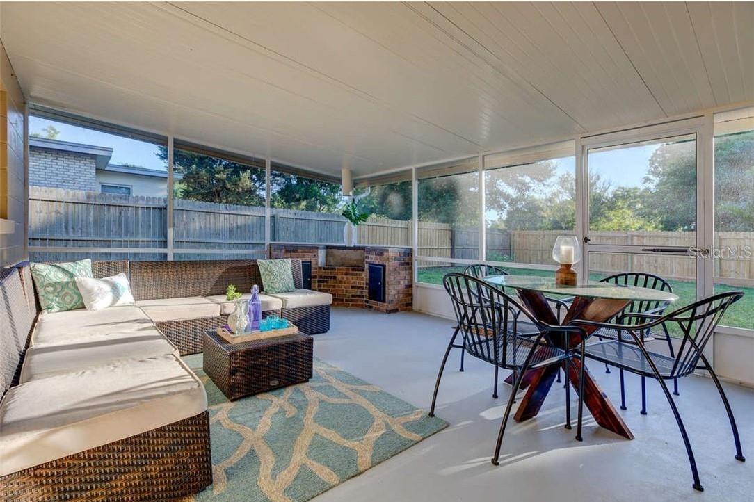 HOURGLASS HOMES - Residential Lease