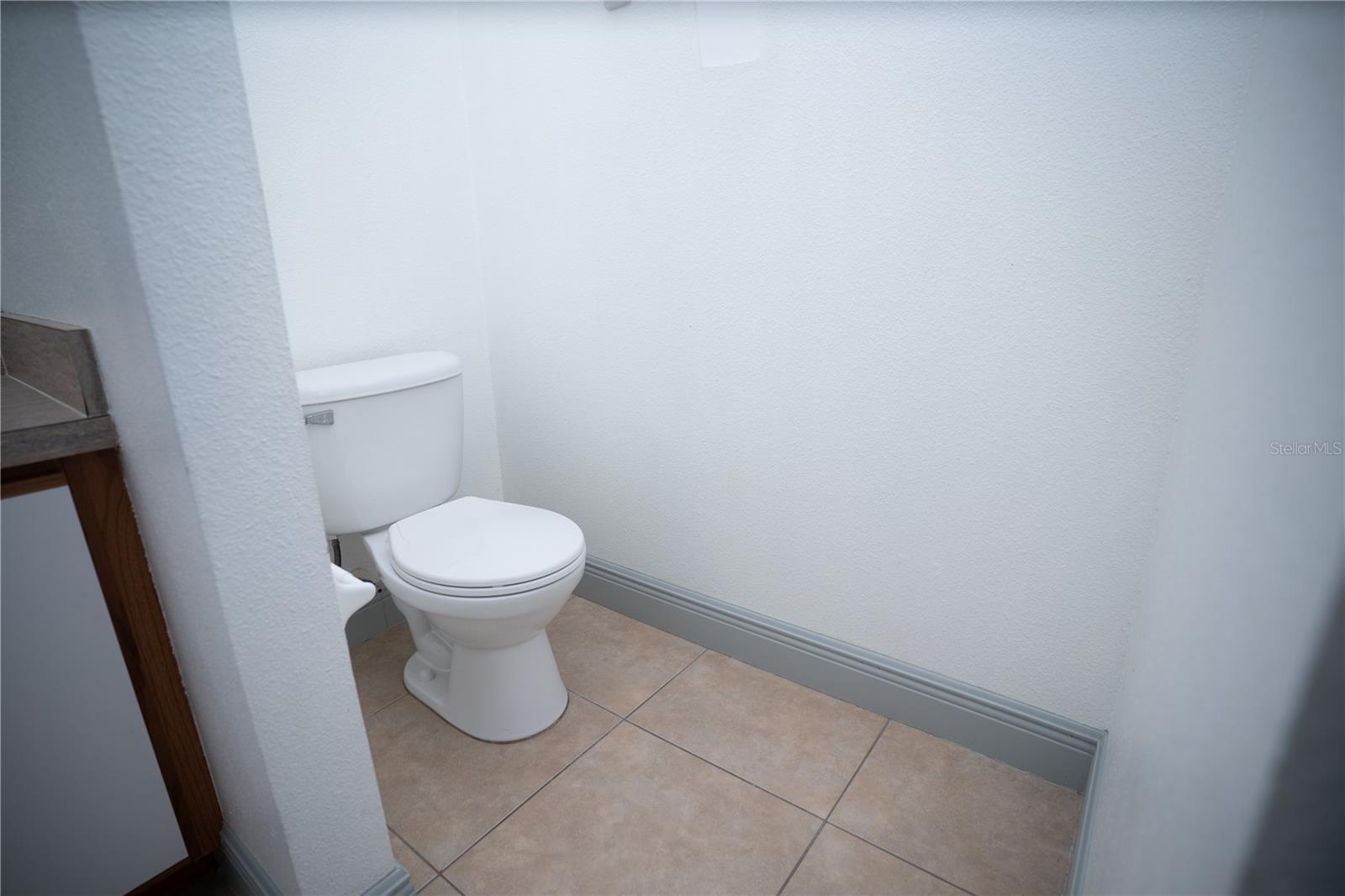 HAMPTON ESTATES - Residential Lease