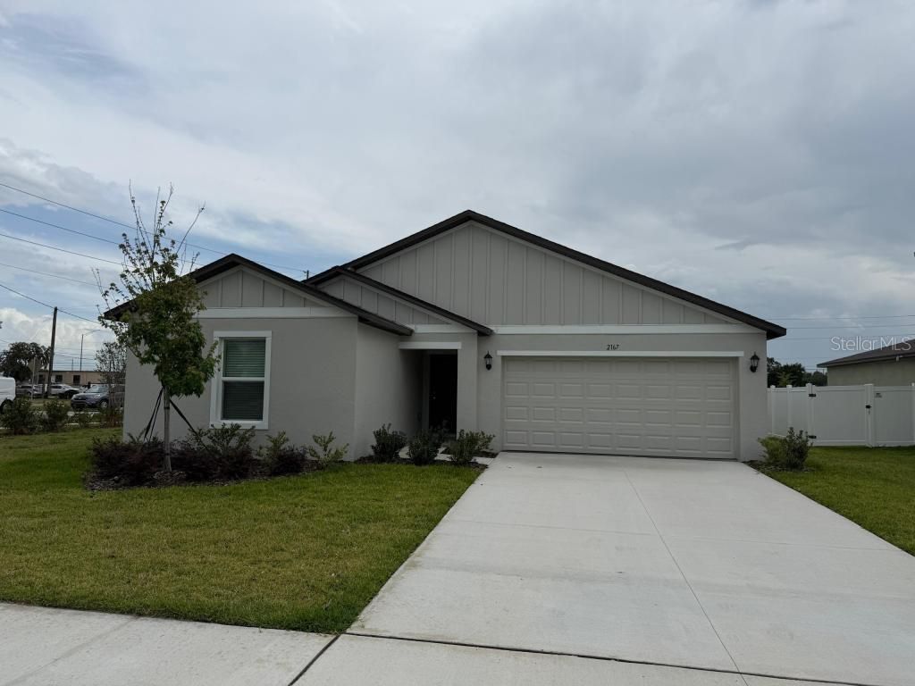 Photo of 2167 Lone Oak Lane, Lakeland, FL 33801 (MLS # S5149001)
