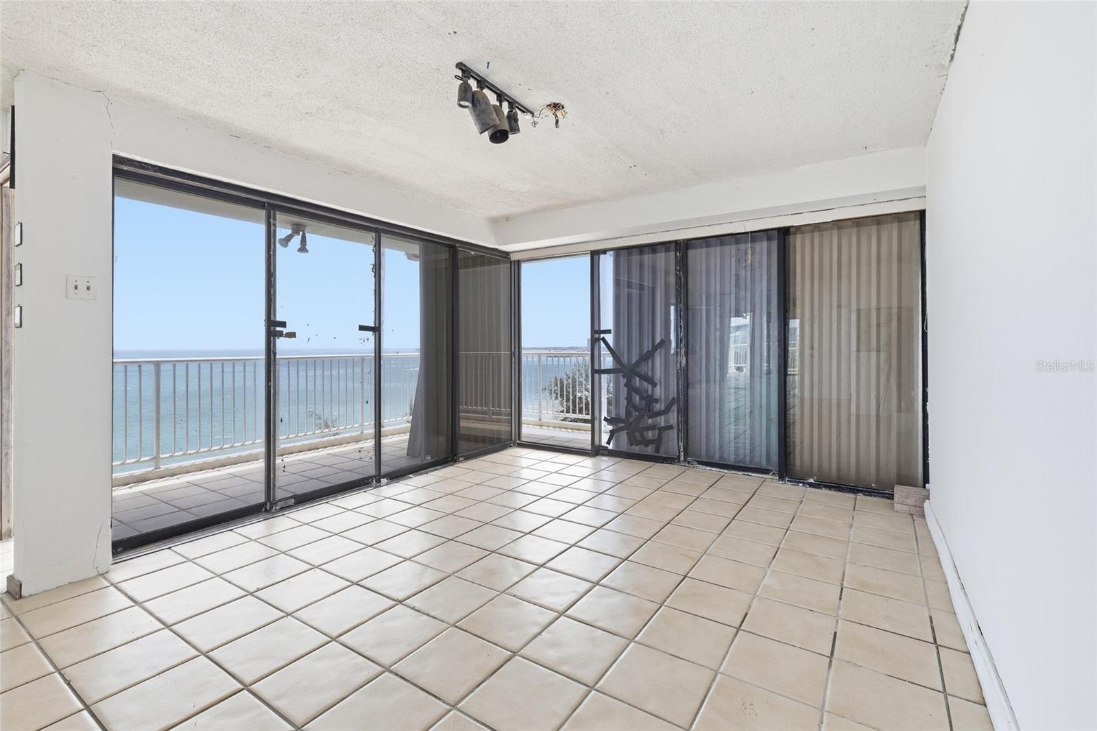 4633 ISLA VERDE AVE 803