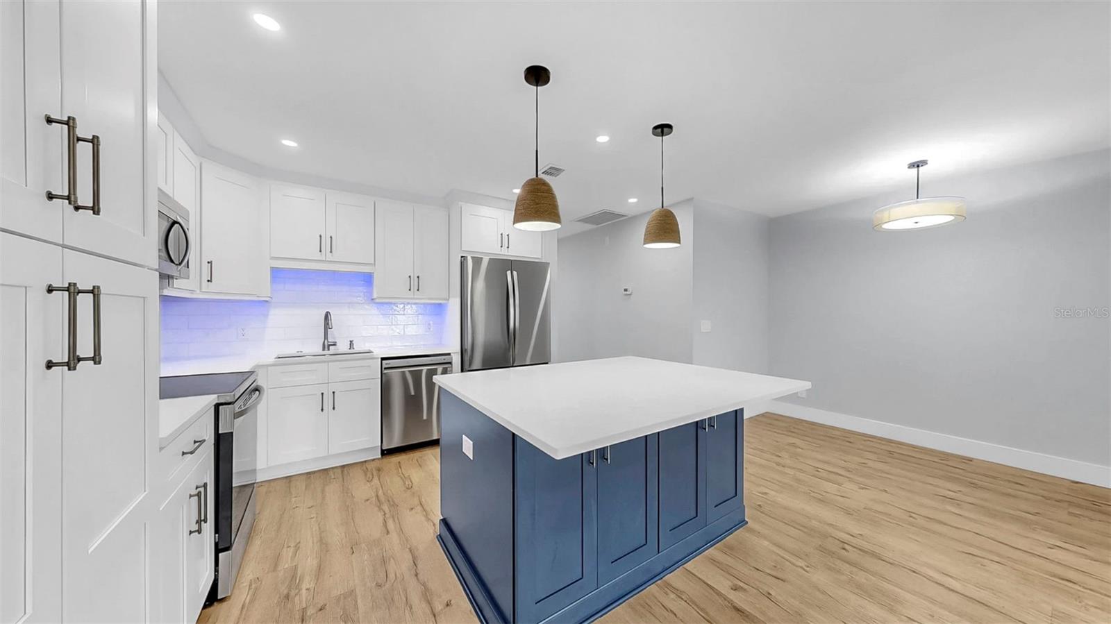 YARDARM CONDO PH I - Residential Lease