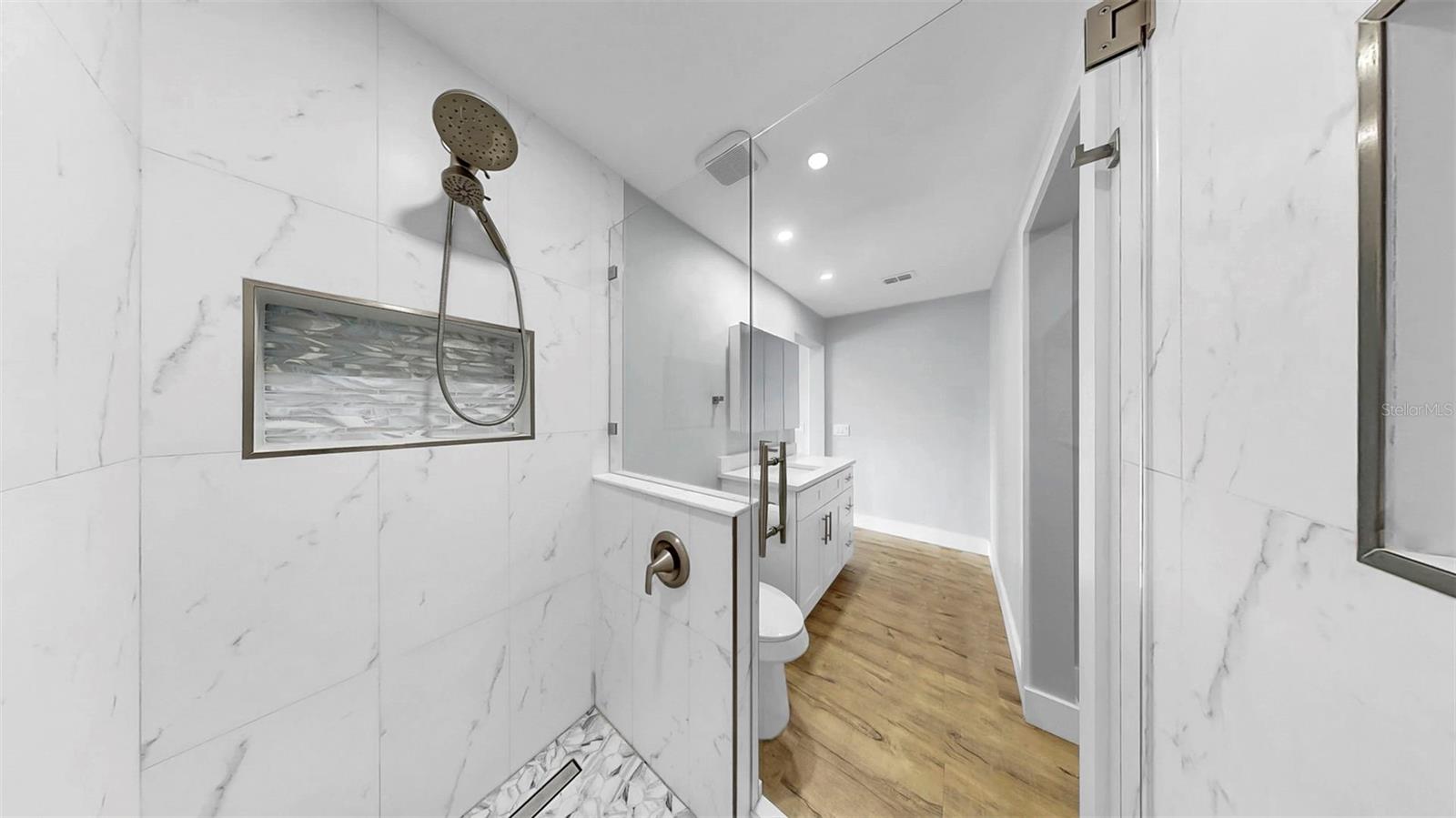 YARDARM CONDO PH I - Residential Lease