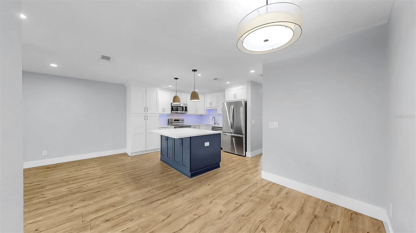 YARDARM CONDO PH I - Residential Lease