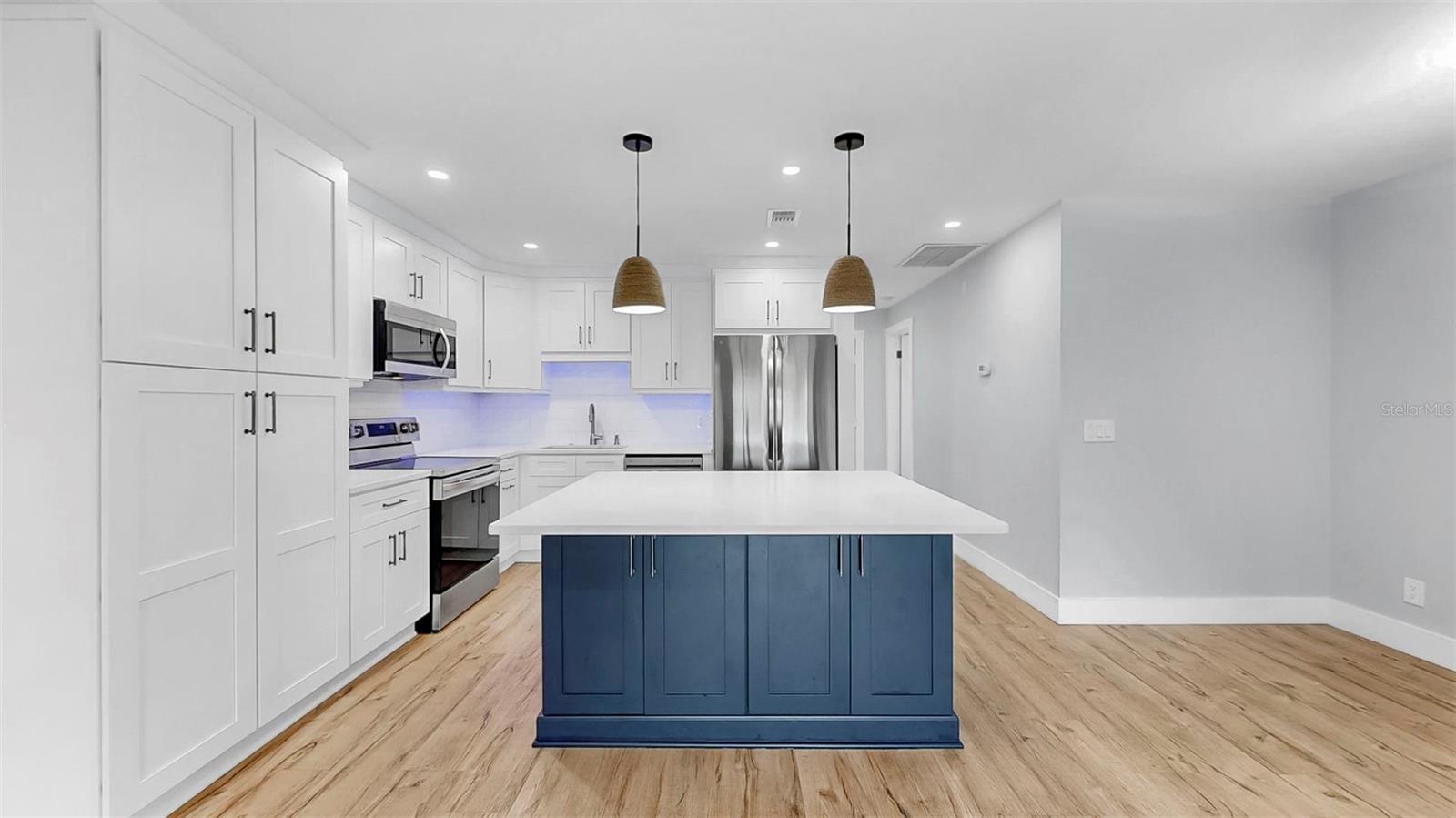 YARDARM CONDO PH I - Residential Lease