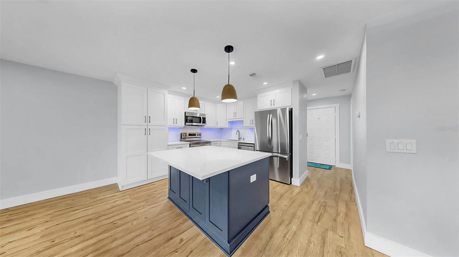 YARDARM CONDO PH I - Residential Lease